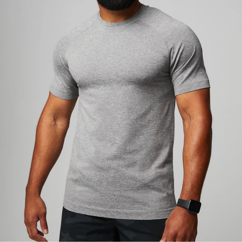 Fabletics Gray Short Sleeve Tee Athletic Fit